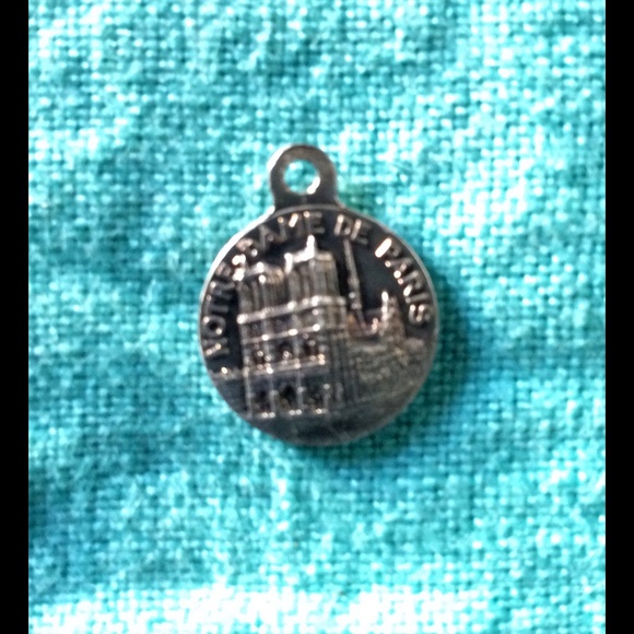 80s Vintage Notre Dame de Paris 1/2" Pendent Charm - Picture 2 of 3